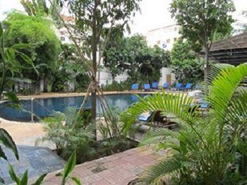 Holiday Hotel Phnom Penh Dış mekan fotoğraf